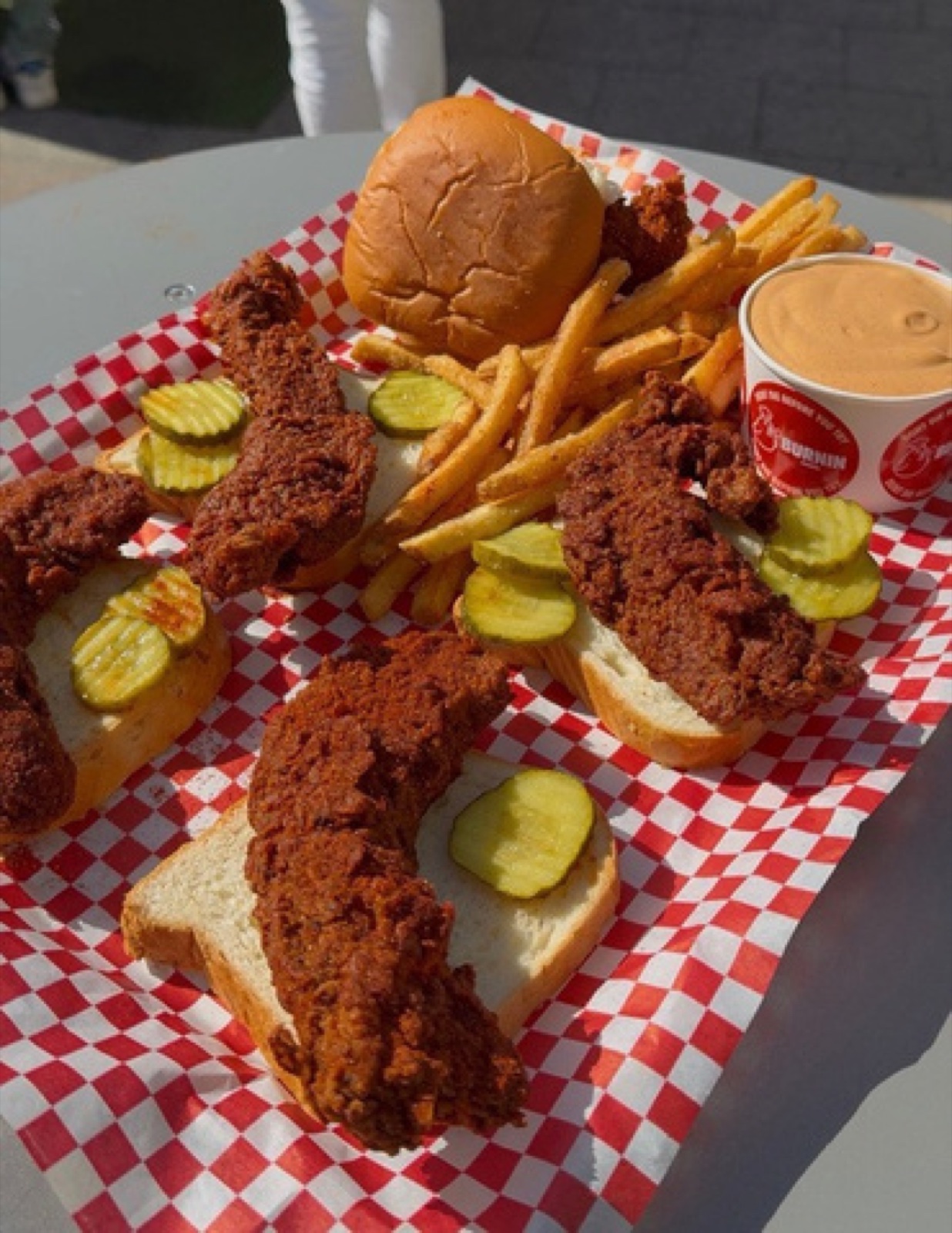BURNIN Chicken Nashville Chicken Platte