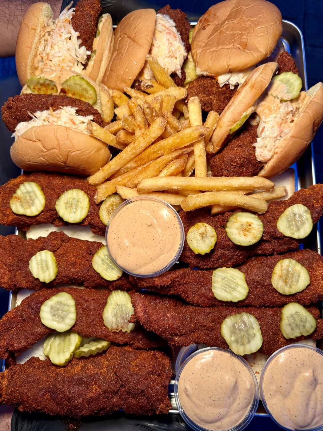 BURNIN Chicken Tenders, Slider und Fries
